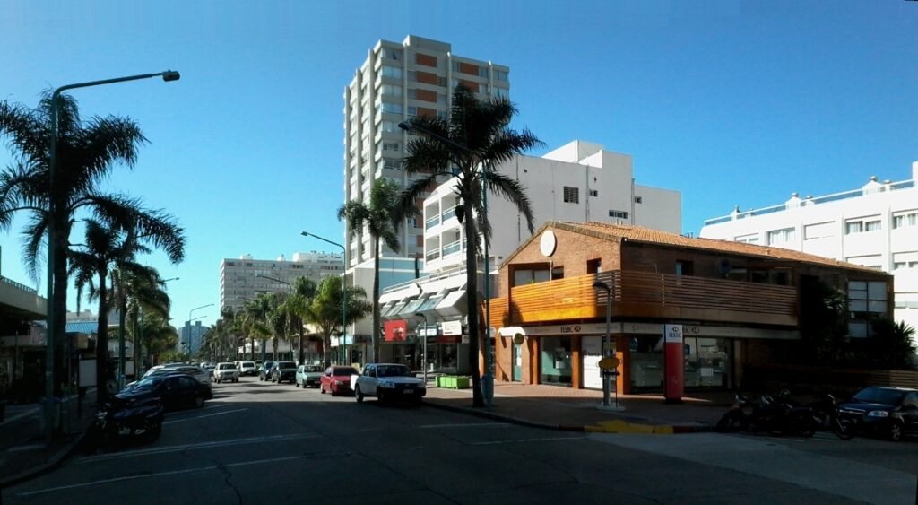 Street view of Avenida Gorlero