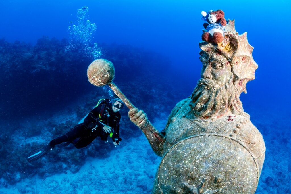 “Guardian of the Reef”, one of the most popular underwater statues in the world