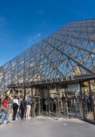 Paris: Louis Vuitton Gourmet Experience and Louvre Entry