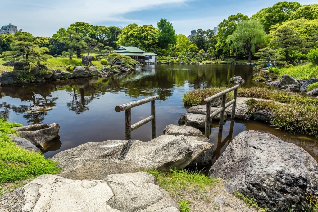 Pathway with teahouse in Kiyosumi Gardens