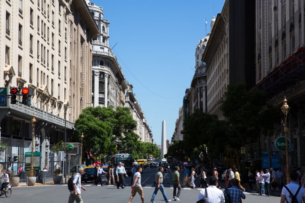 People strolling Florida Street