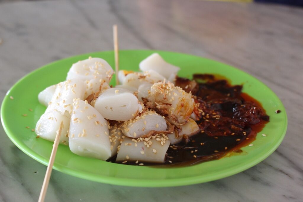 Plate of Chee cheong fun with sauce