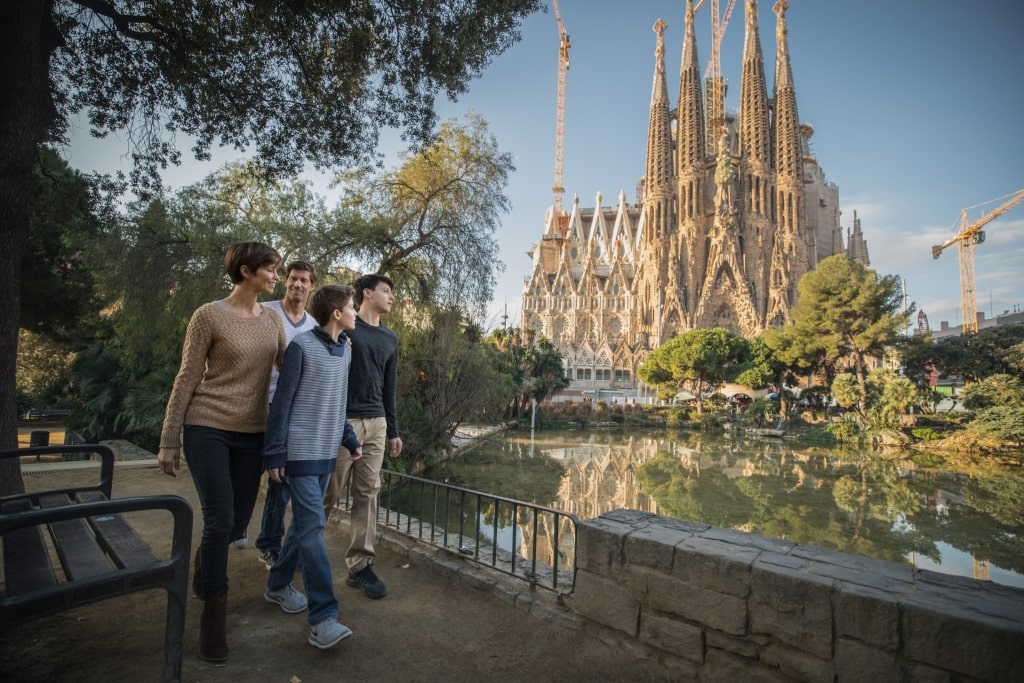 Family wandering around Basilica de la Sagrada Familia