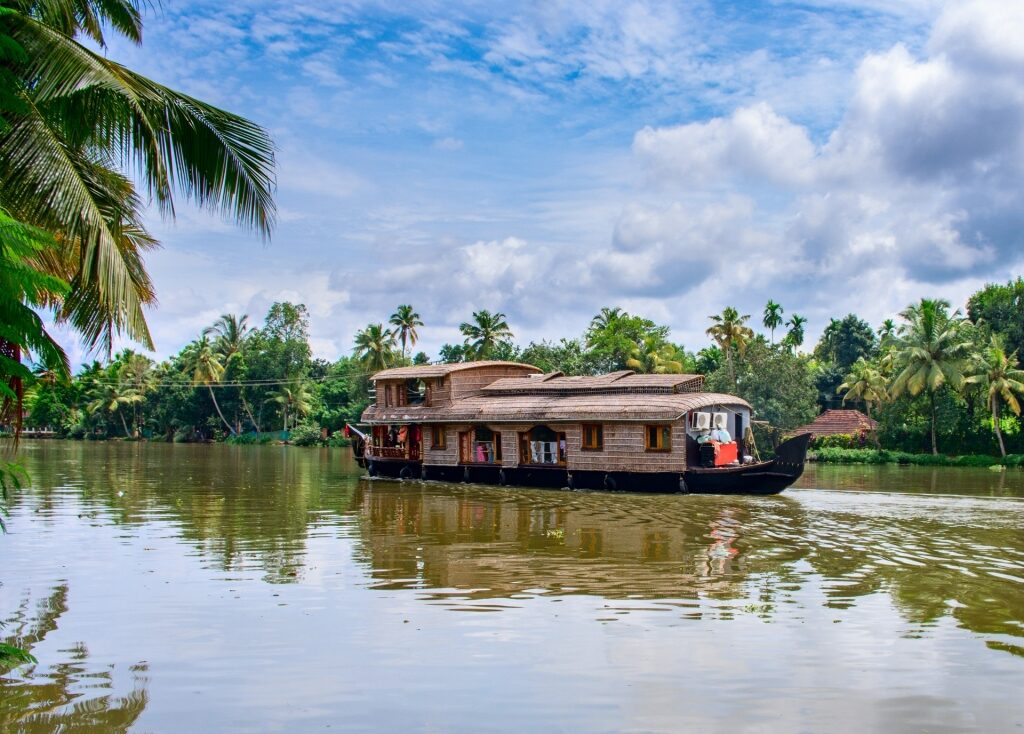 Cruise Kerala Backwaters, one of the best things to do in Kochi