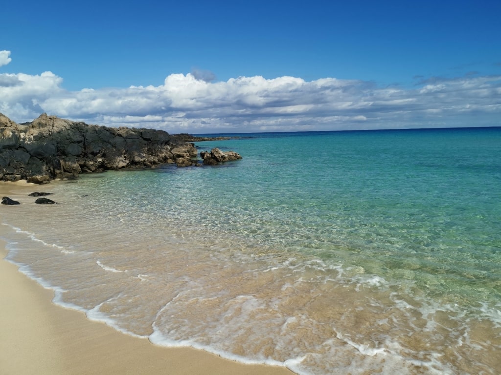 Calm waves of Alzada Beach