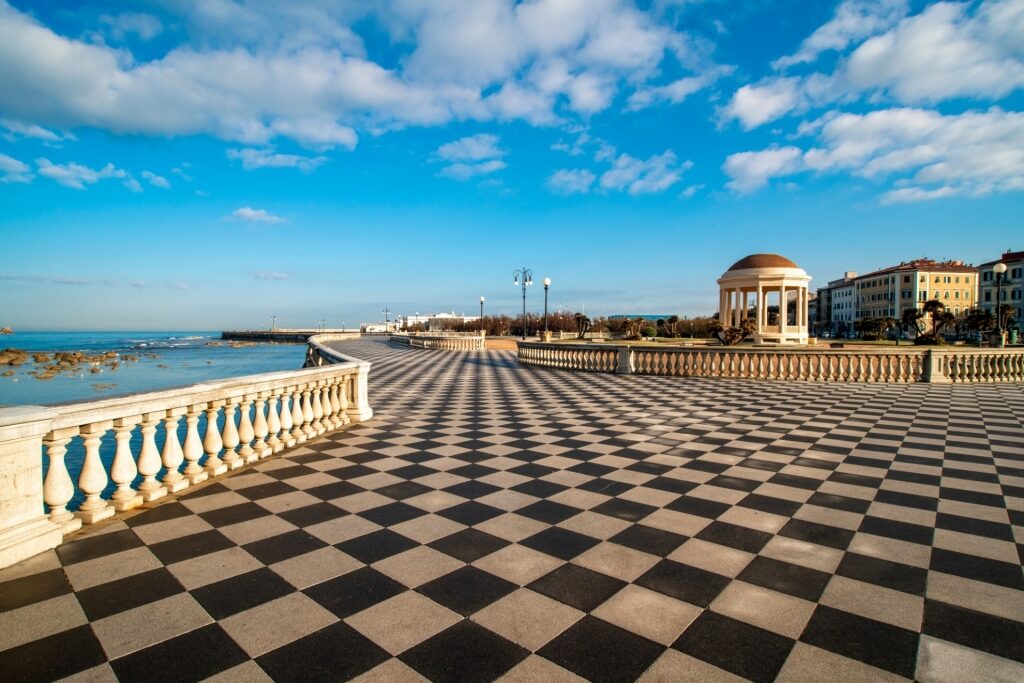Checkerboard promenade of Terrazza Mascangni 