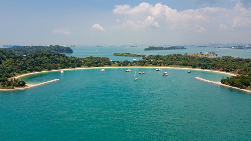 Small island of Lazarus Island Beach