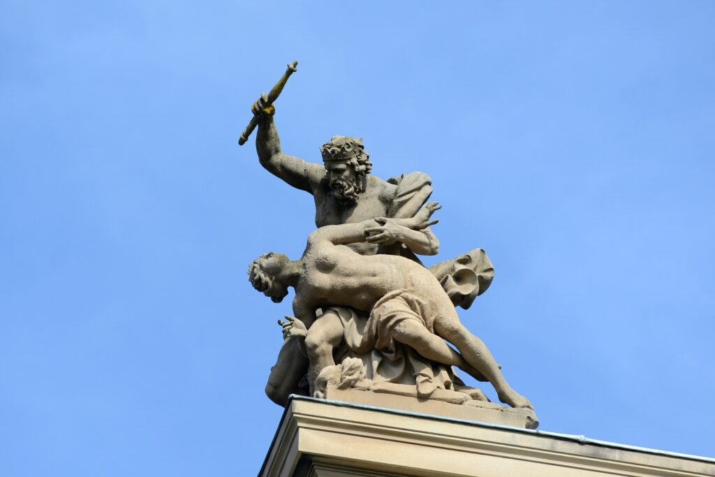 Statues on the roof of The Elms