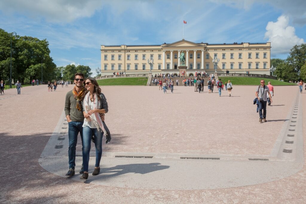 Couple strolling the Royal Palace, Oslo