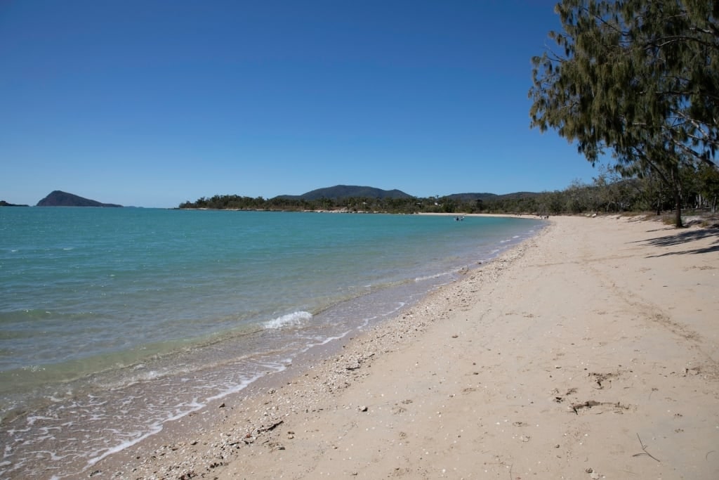 Sandy beach of Hydeaway Bay