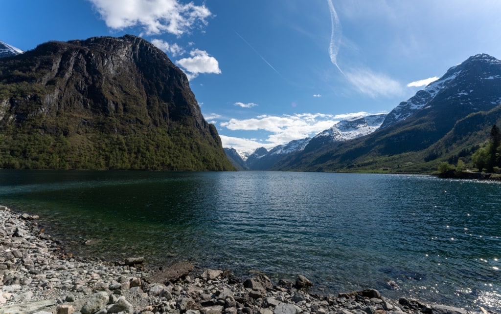 Mountains surrounding Oldevatnet