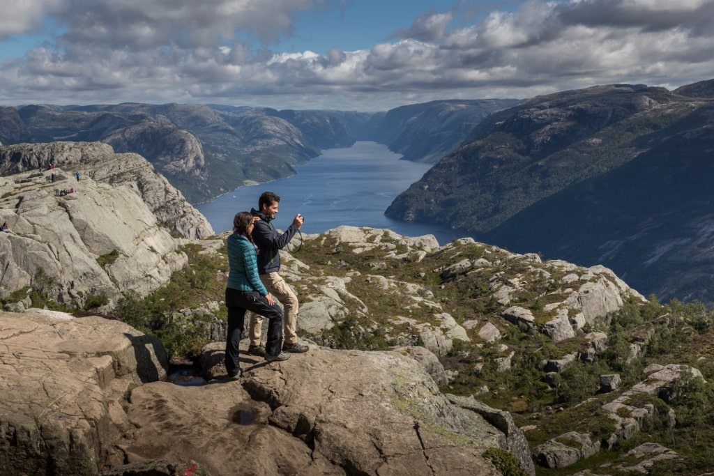 Couple sightseeing from Preikestolen/Pulpit Rock