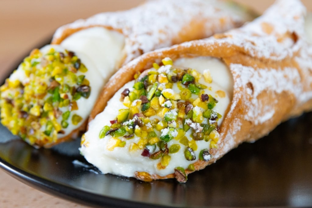 Closeup view of Cannoli