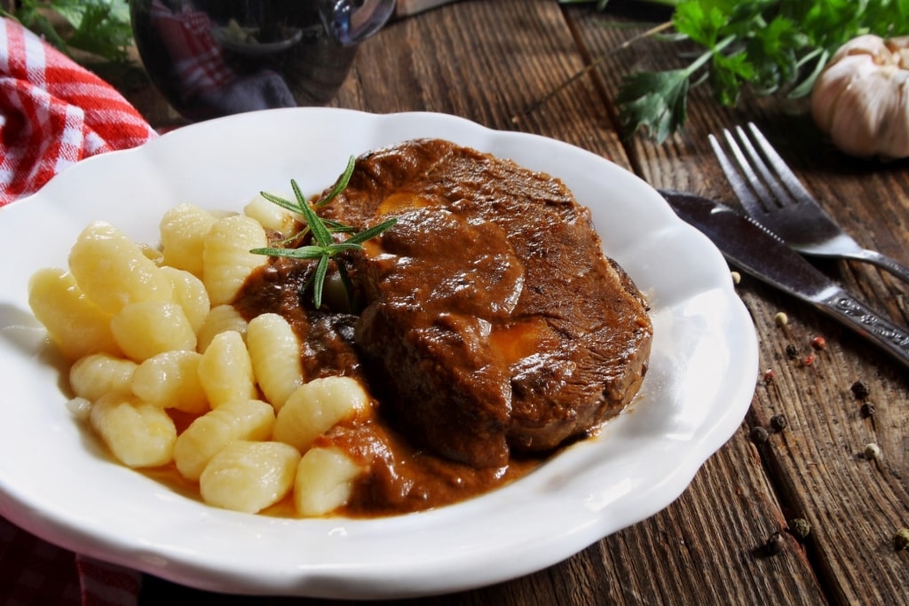 Plate of savory pašticada