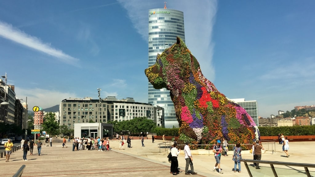 Iconic "Puppy" in Guggenheim Museum Bilbao