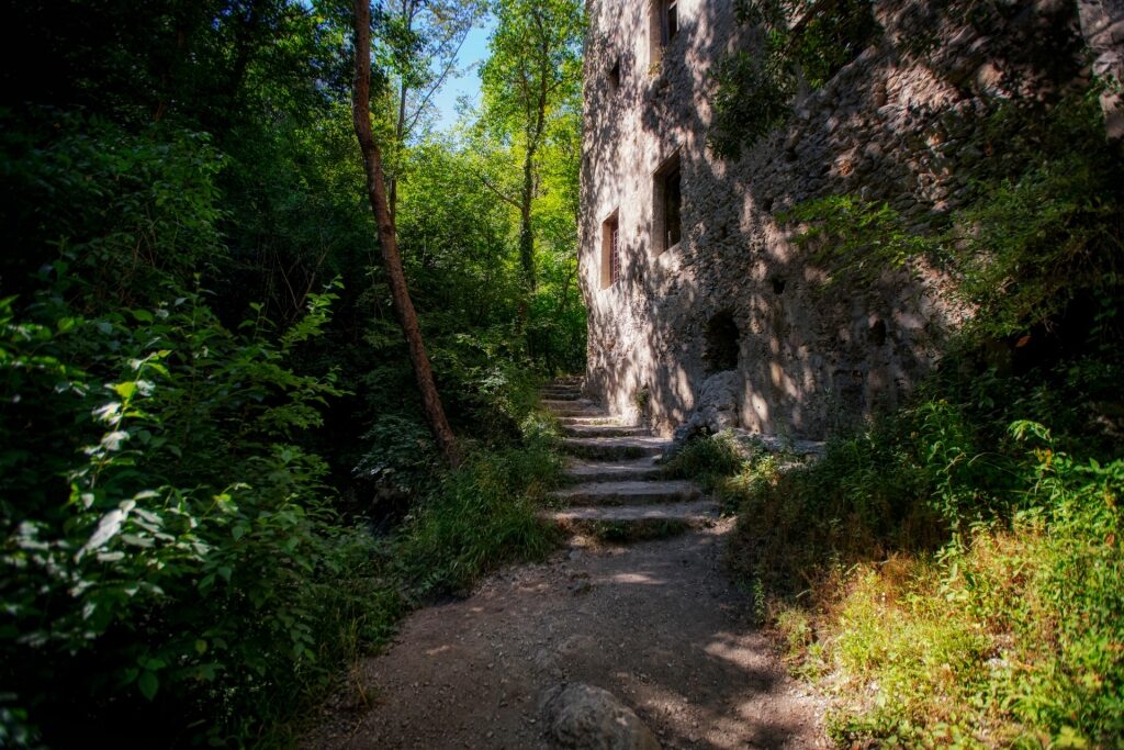 Hiking path in Valle de Ferriere