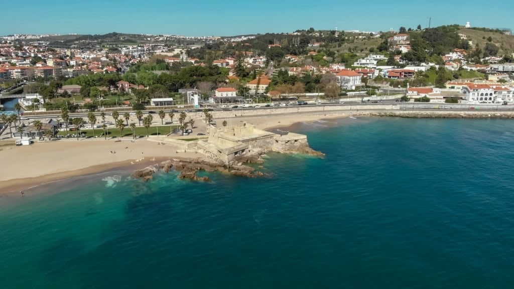 Deep blue water of Praia de Caxias, Oeiras