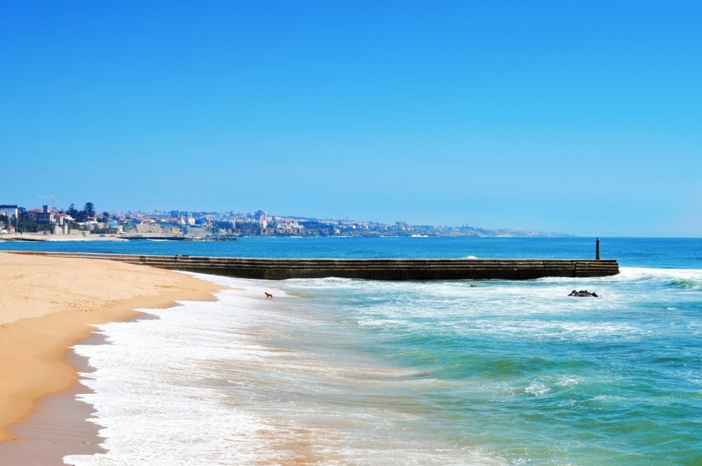 Soft waves of Praia do Tamariz, Cascais