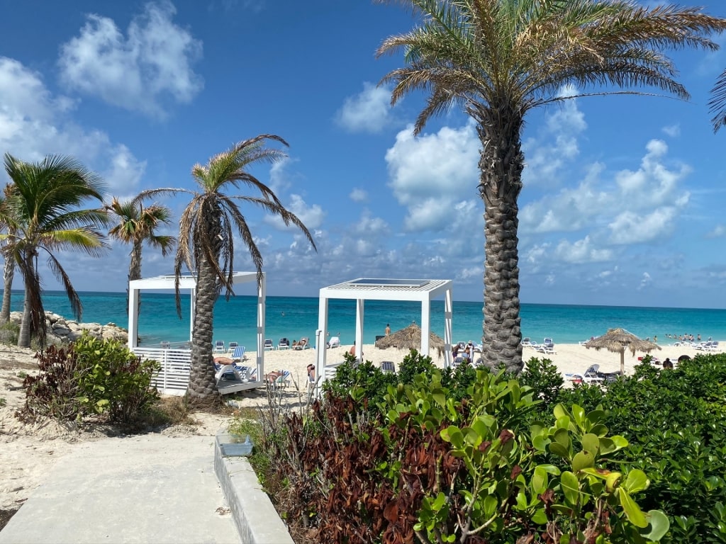 White sands of Paradise Beach in Bimini, The Bahamas