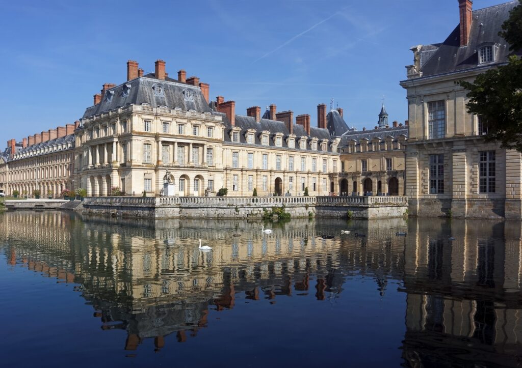 View of Château de Fontainebleau, Fontainebleau by the water