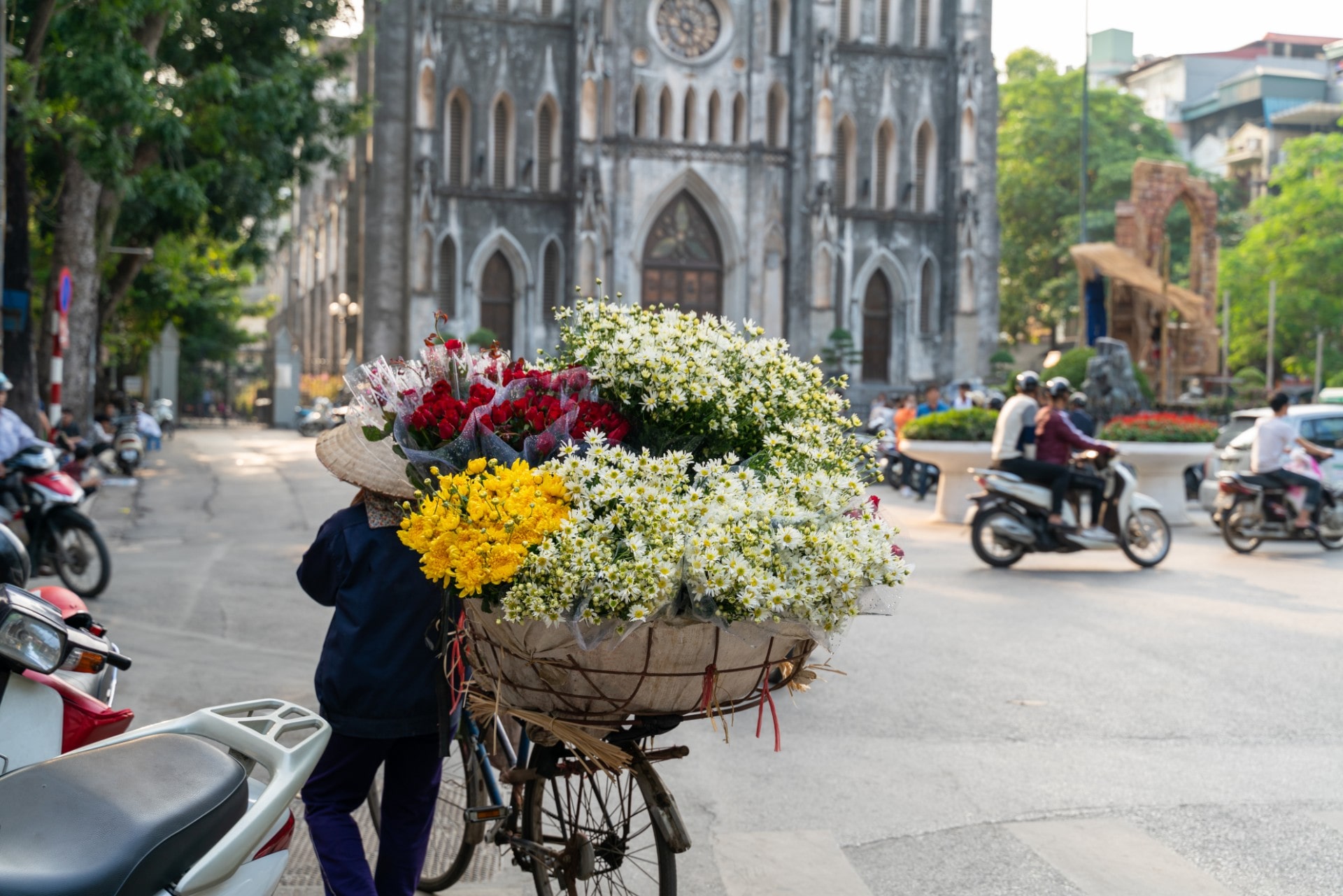 How does the Hanoi tourist cross the road? Very, very carefully