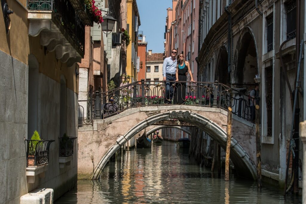 Couple sightseeing in Venice on an Italy honeymoon