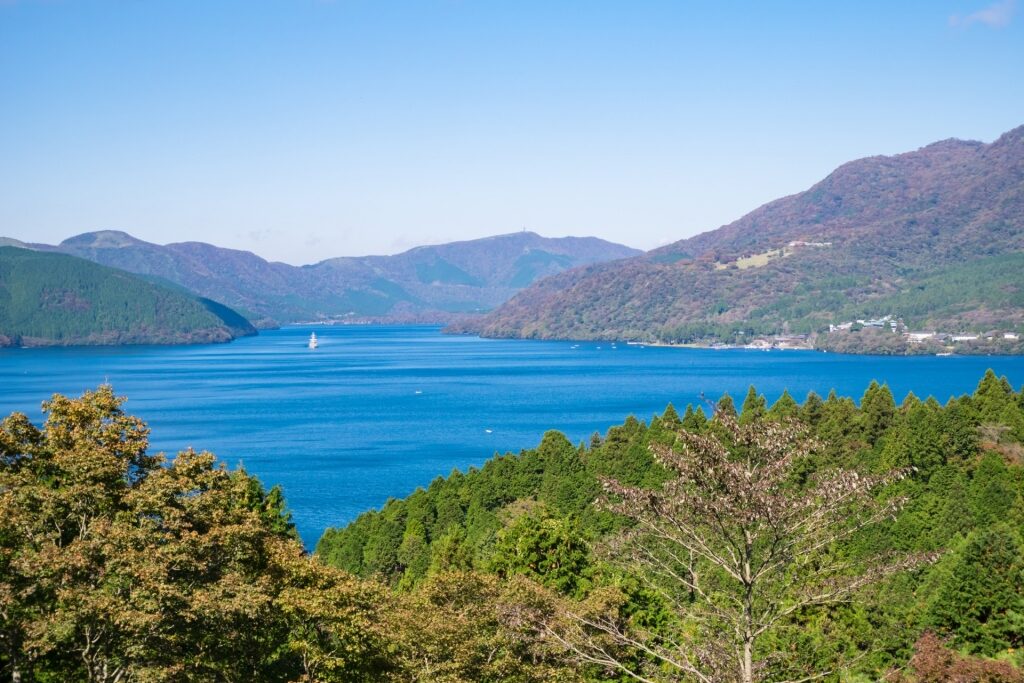 Scenic landscape of Lake Ashinoko, Shimizu