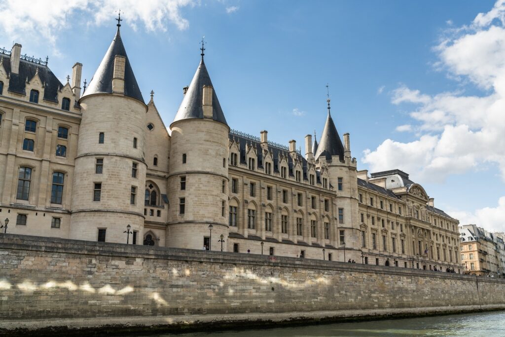 Visit ĺle de la Cité, one of the best things to do in Paris with kids