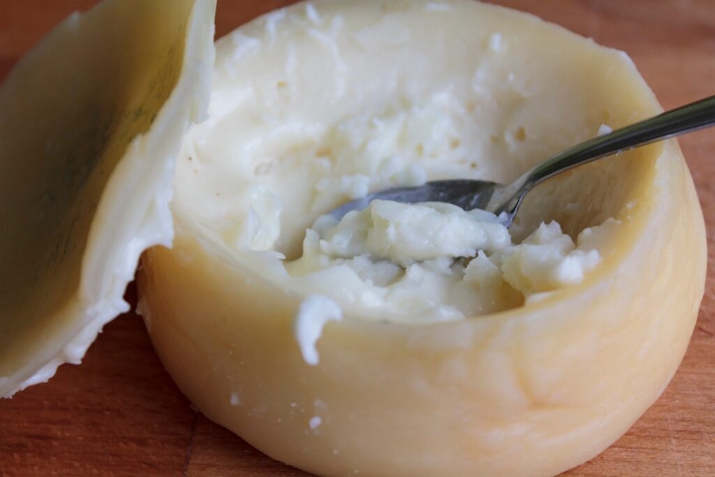 Tsaty Azeitão cheese