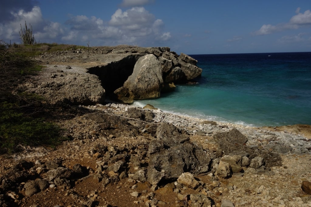 Cliffs towering over Playa Benge