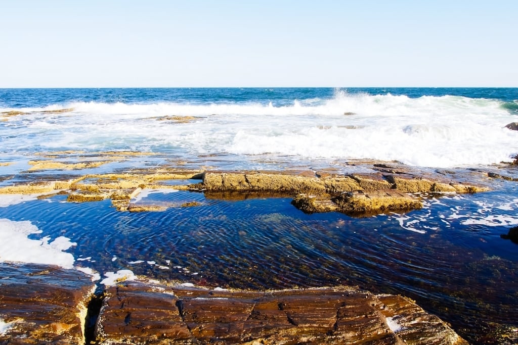 Rocky shoreline of Two Lights State Park