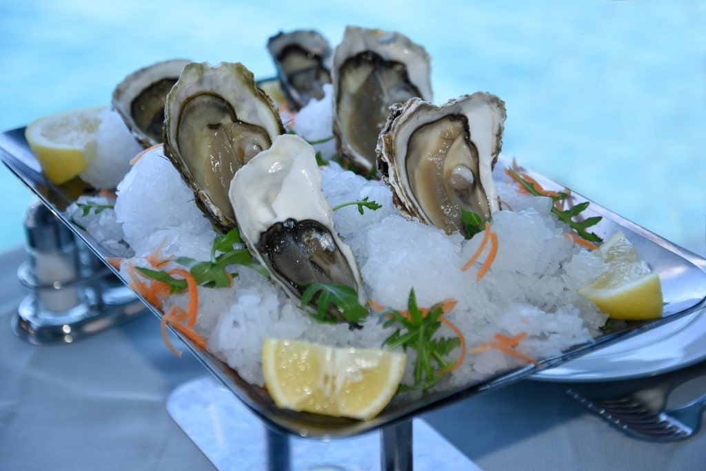 Plate of Ostriche con limone di Sorrento e pepe