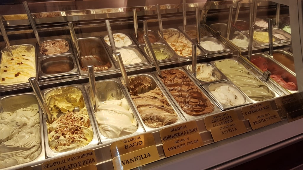 Gelatos inside Gelateria dei Neri