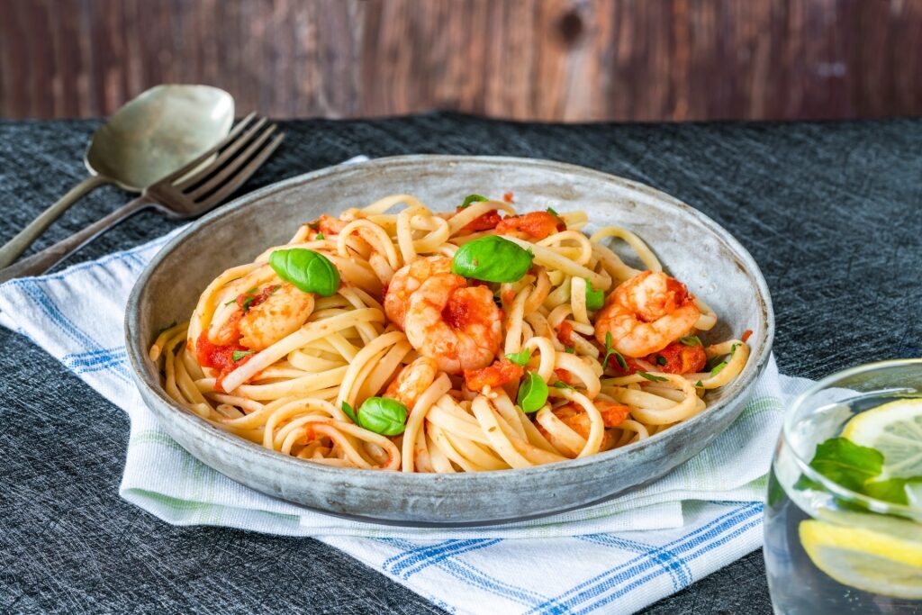 Shrimp linguine in a bowl