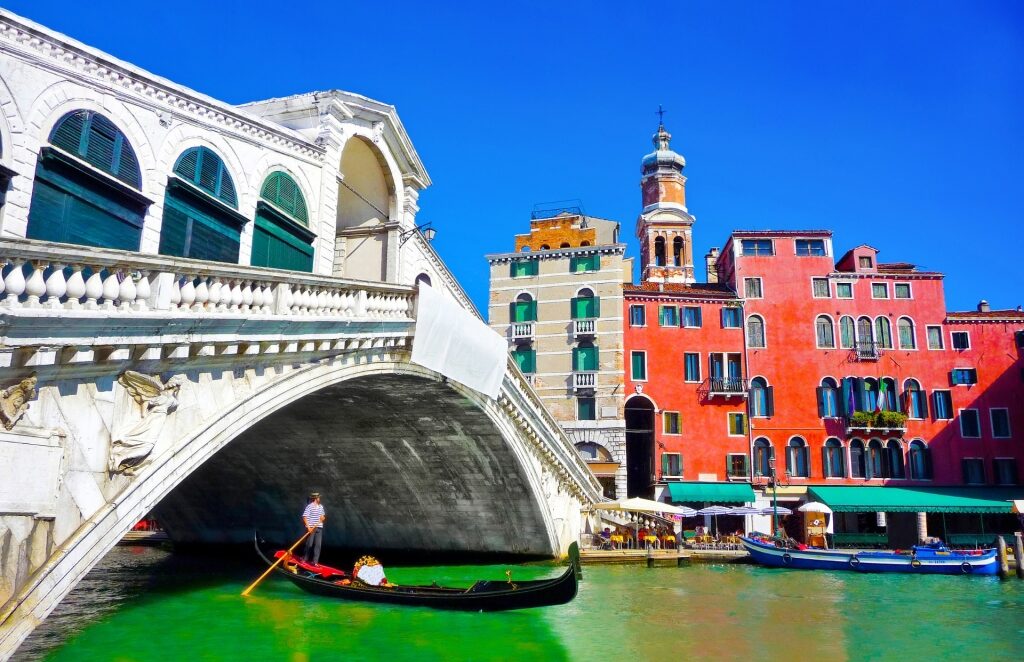 Closeup view of Rialto Bridge