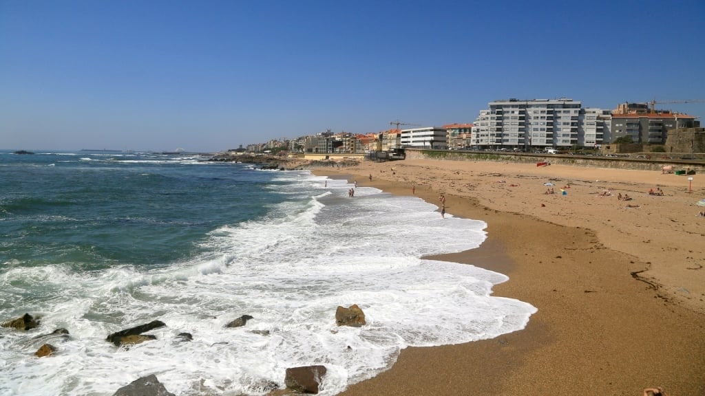 Massive waves at the Foz do Douro