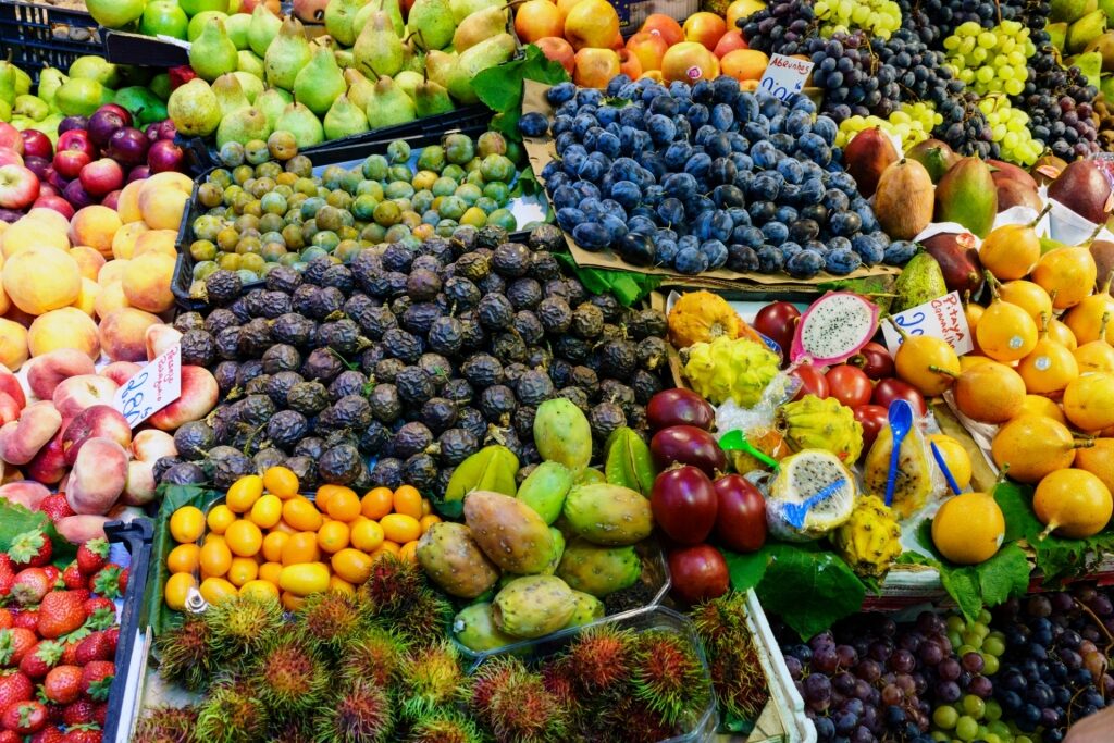 Fruits inside the Mercado do Bolhão