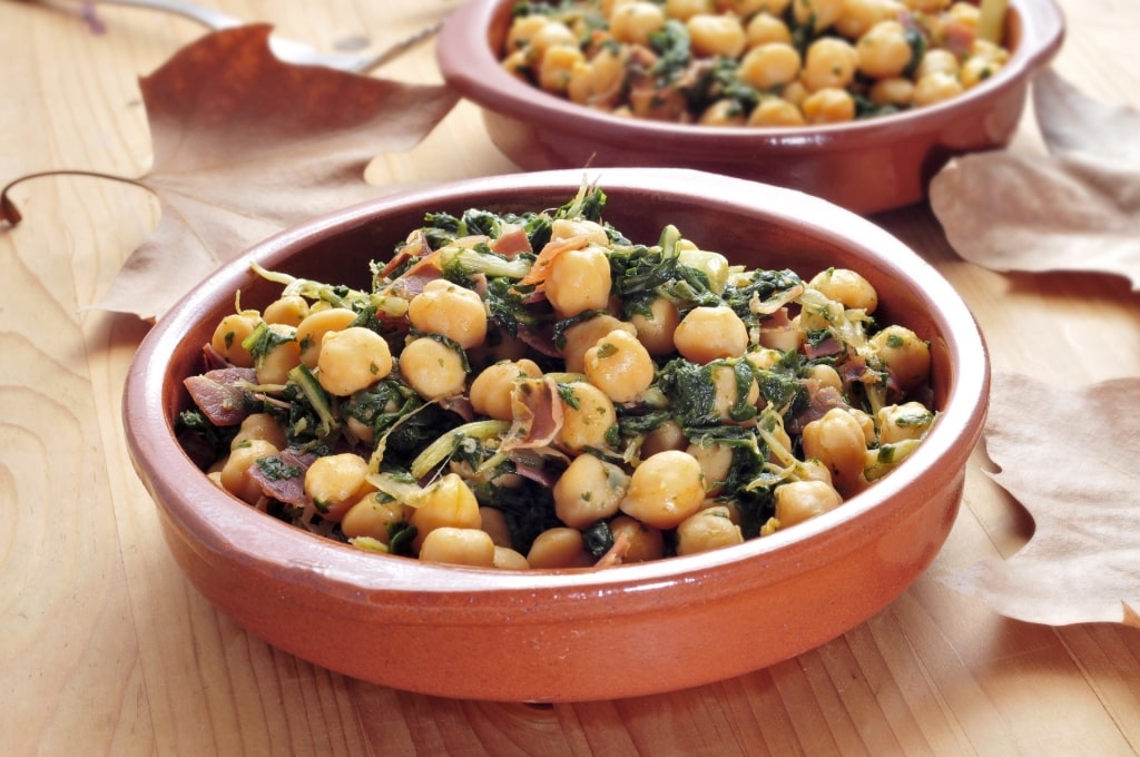 Bowl of Espinacas con garbanzos