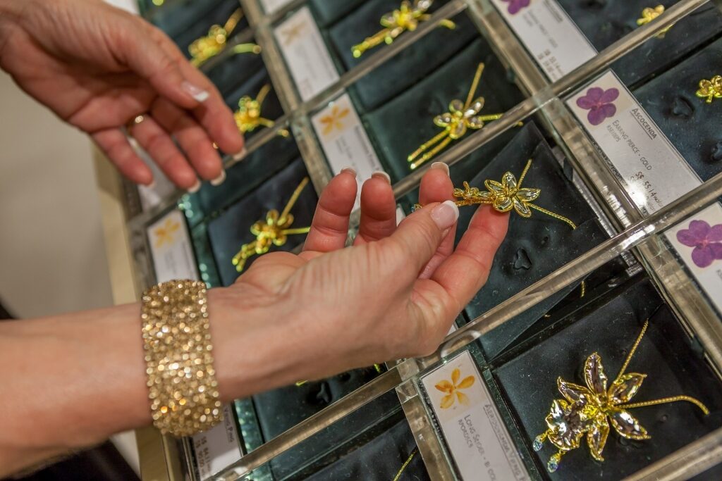 What to buy in Singapore - Gold-plated orchids