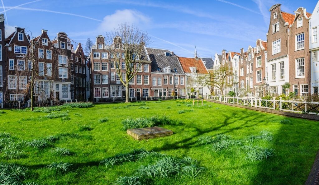 Houses in Begijnhof‌, Amsterdam