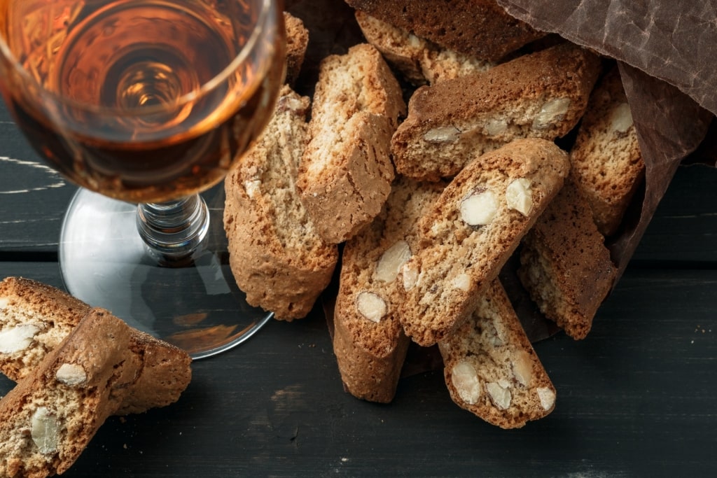 Cantuccini con vin santo on a table