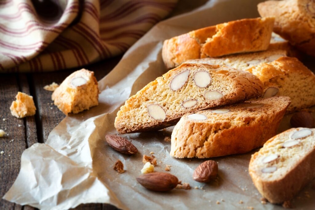 Cantuccini con vin santo on a table