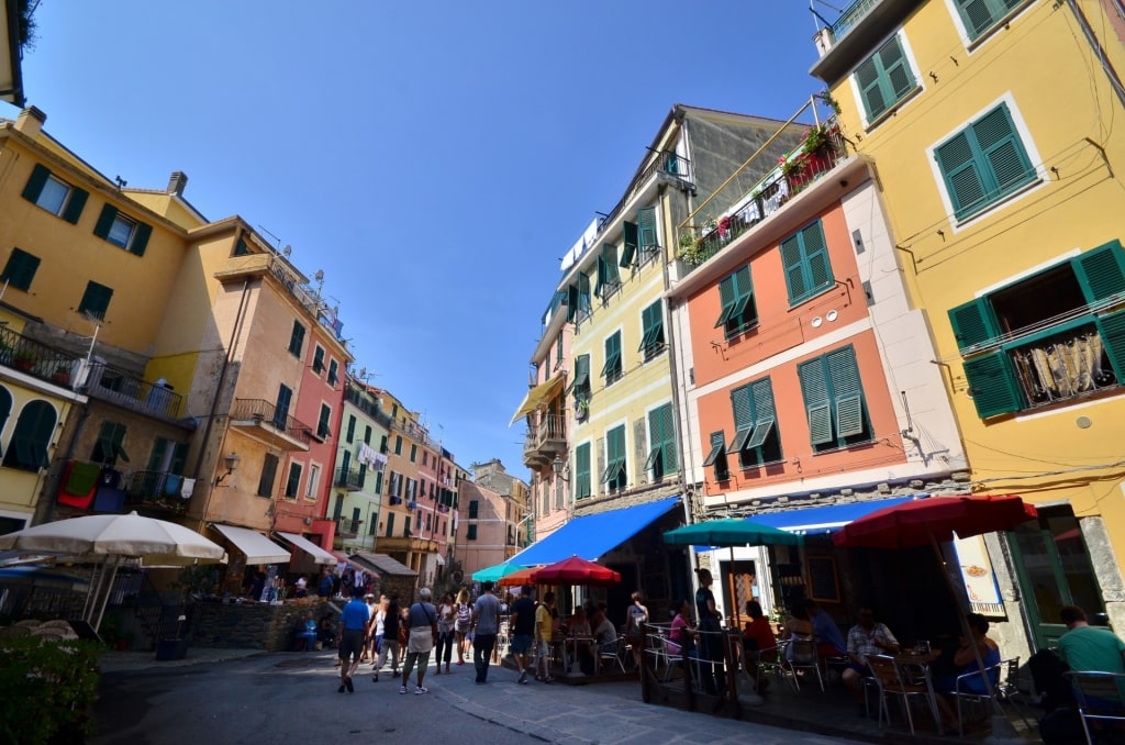 Street view of Via Roma, Vernazza