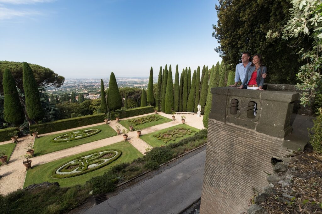 Couple sightseeing from Castel Gandolfo