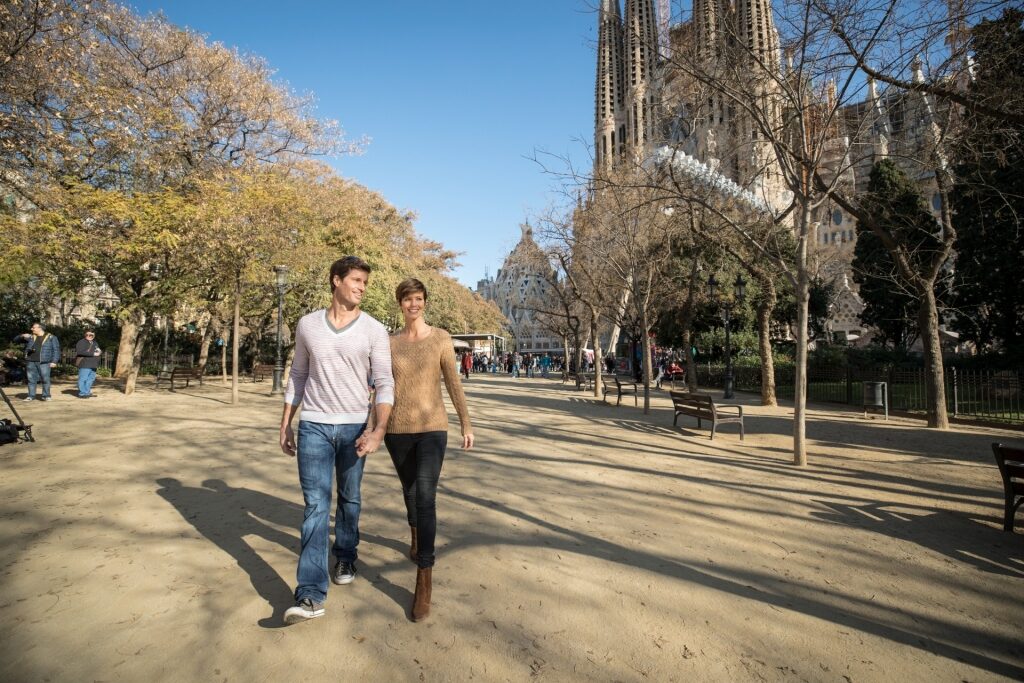 Couple walking along Sagrada Familia
