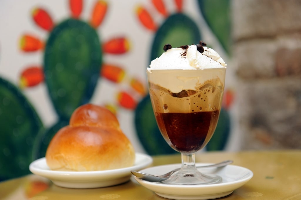 Sicilian food - Granita con brioche