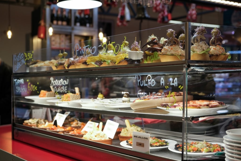 View inside Mercado del Olivar