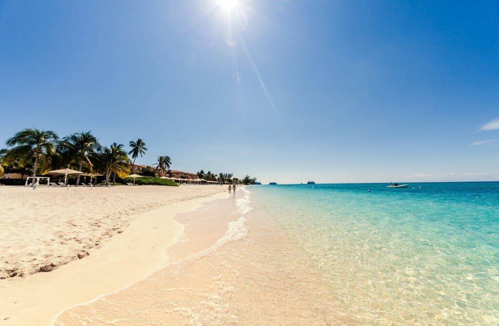 Sandy beach of Seven Mile Beach, Grand Cayman