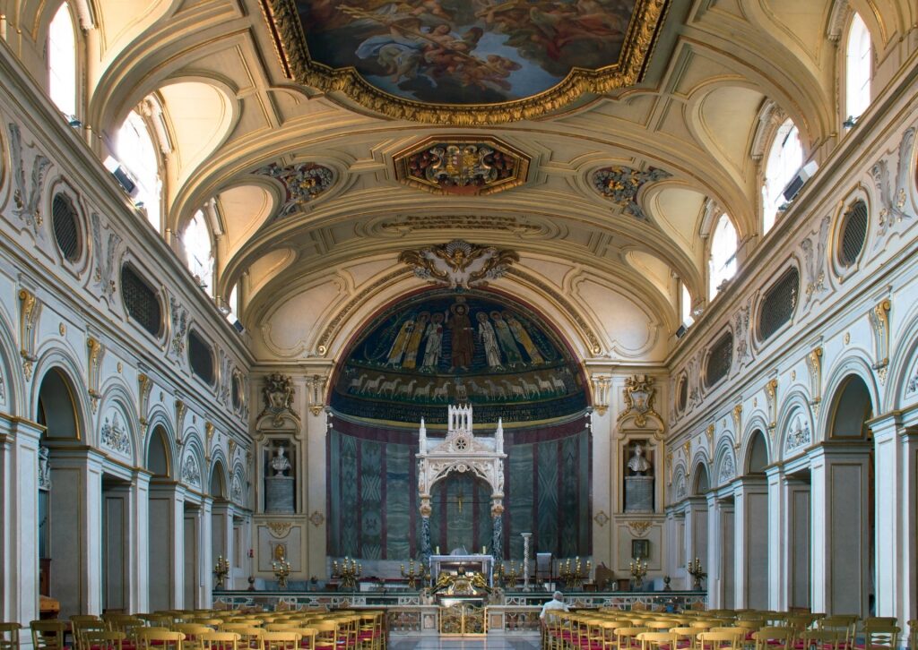 View inside Basílica de Santa Cecilia en Trastevere