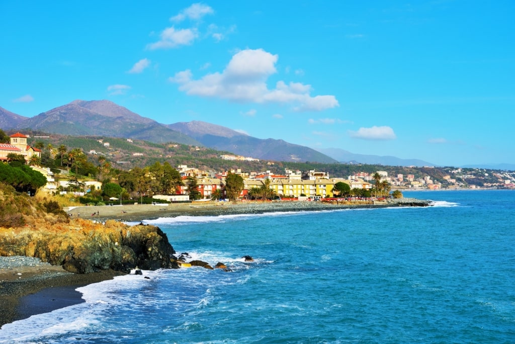 Rocky shoreline of Spiaggia Torrente Lerone, Cogoleto